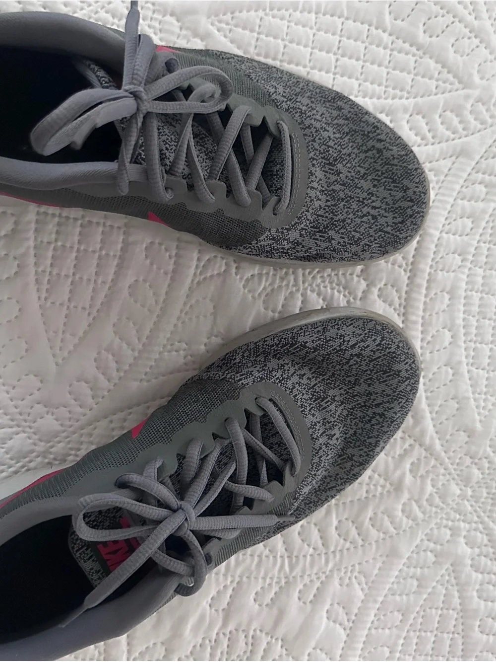 Nike men’s Gray and Pink Training Sneakers